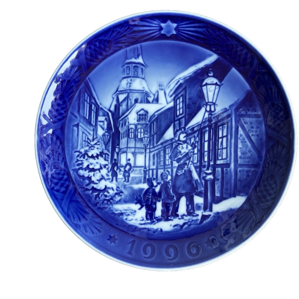 Royal Copenhagen 1996 Christmas Plate Lighting The Street Lamps NOS Box COA